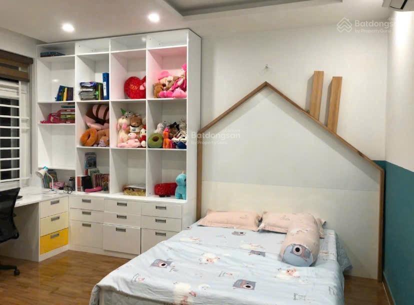 Nhà view công viên kdc phú nhuận q12 dt 5x18m (90m) 1 trệt 2 lầu 4pn trước nhà công viên