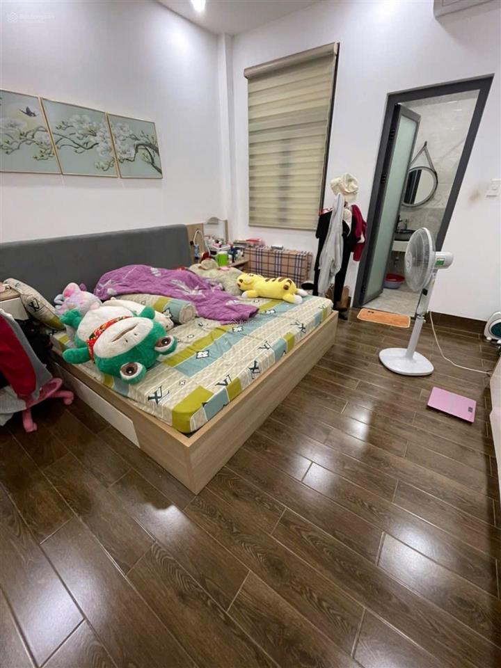 Nhà 3 lầu đúc thật kiên cố mt thạnh xuân q12 có sân để xe hơi đường thông 7m, thuận tiện