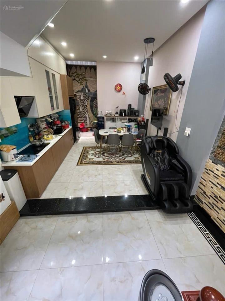 Nhà 3 lầu đúc thật kiên cố mt thạnh xuân q12 có sân để xe hơi đường thông 7m, thuận tiện
