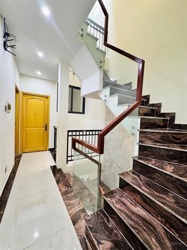 Bán nhà trần hưng đạo, 66m, 3 tầng, xe hơi đỗ cửa, tiện chdv, chỉ 16 tỷ