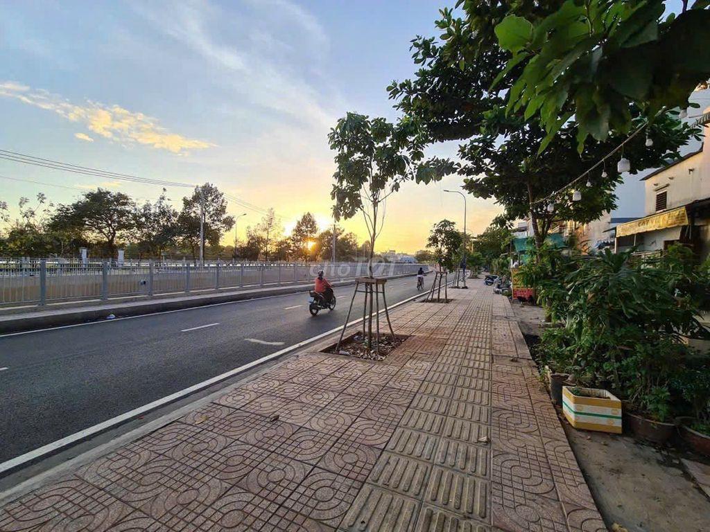 BÁN NHÀ 2 MẶT TIỀN TRƯỚC SAU KÊNH NƯỚC ĐEN 4 TẦNG 4PN 8T  TL 