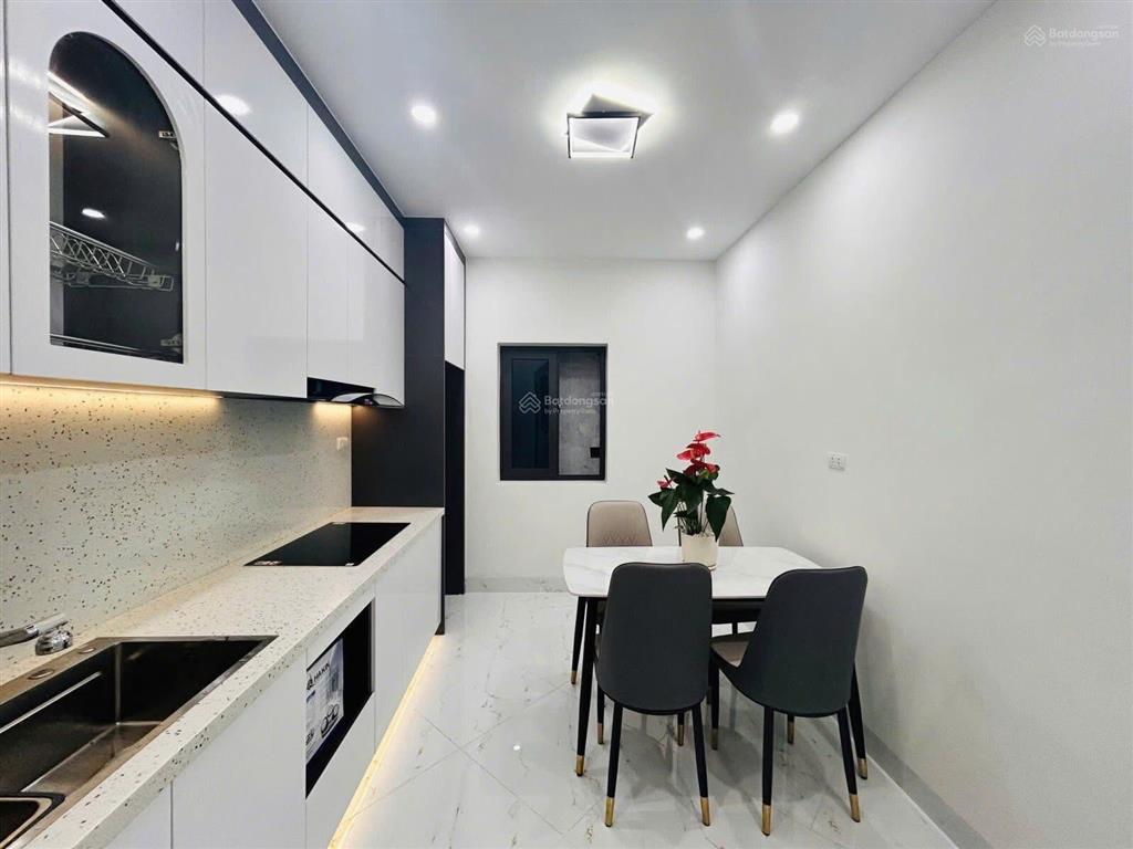 Ba gác phi, thông vòng quanh, 40m ra ô tô tránh, dt 34m2*5t, mt 4,3m, chào 8,2 tỷ, qh ổn định