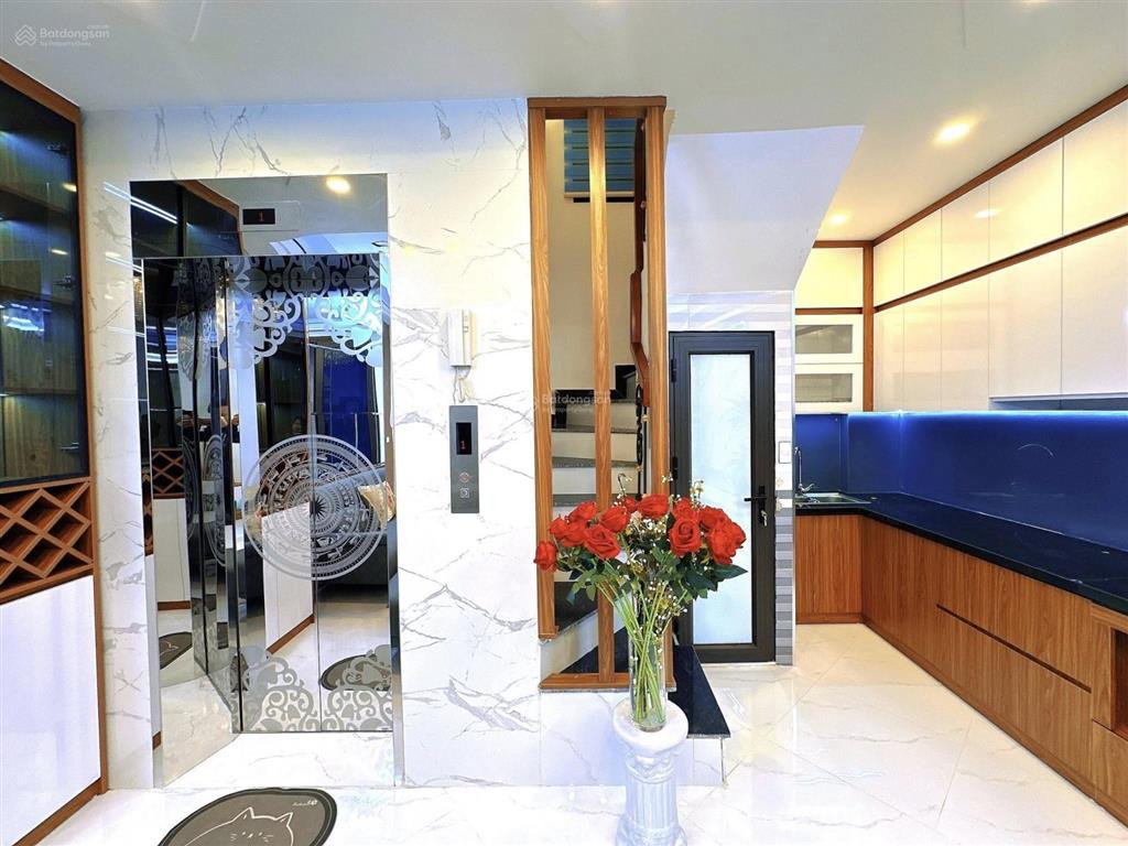 Ba gác phi, ngõ thông sát phố, dt 40m2*6t thang máy, mt 4,6m, chào 9,3 tỷ