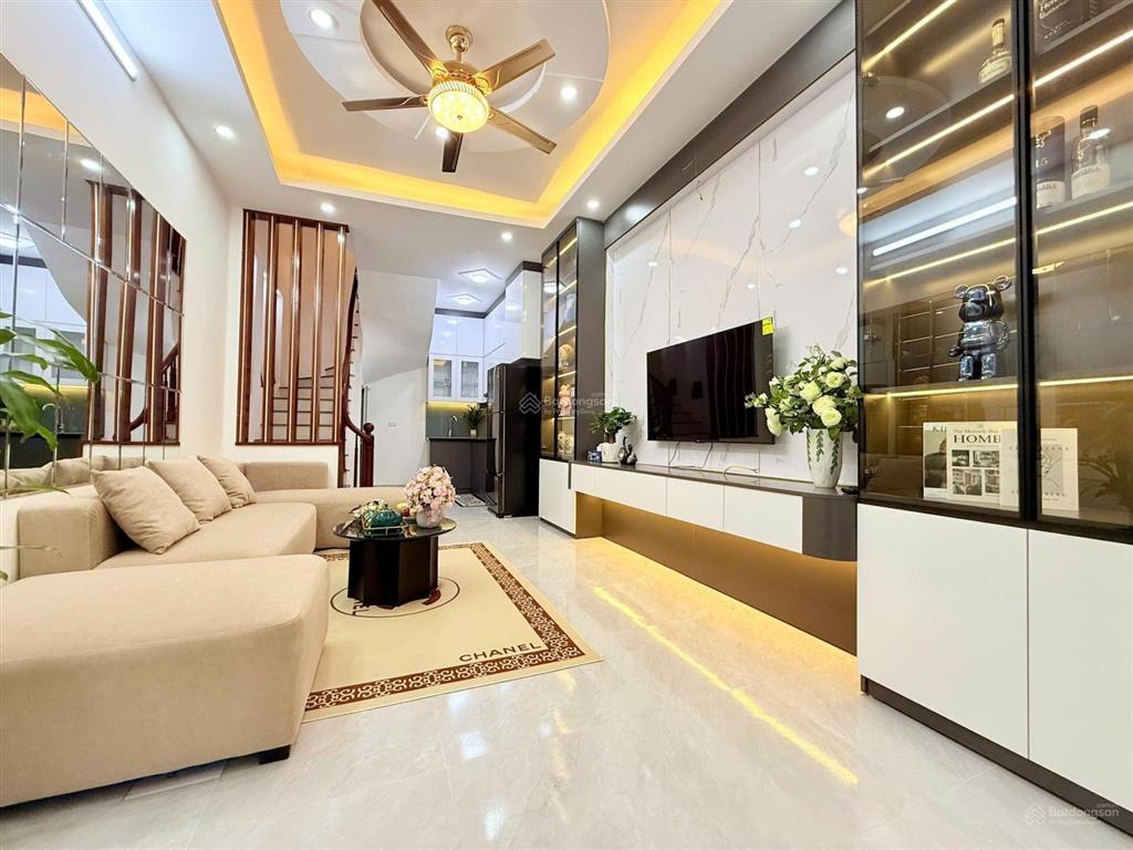 8,2 tỷ  ô tô dừng đỗ chỉ 10m, dt 36m2*5t, mt 4,3m, ngõ thông vòng quanh