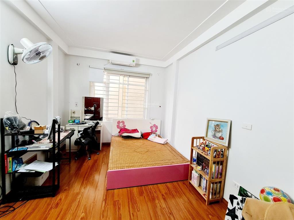 Mặt ngõ ba gác phi, vài nhà ra ô tô, dt 35m2*6t, mt 3,4m, 7,9 tỷ, dân xây qh ổn định