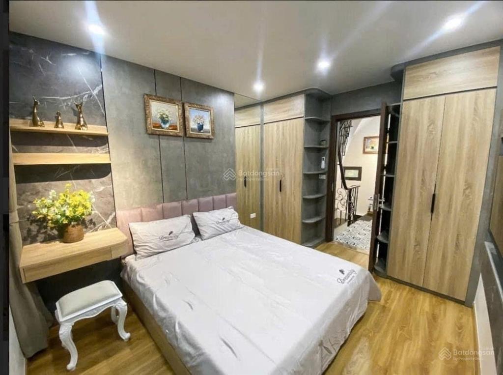 6,3 tỷ, ngõ nông thông vòng quanh, dt 33m2, mt 3,4m, dân xây sổ vuông nở hậu