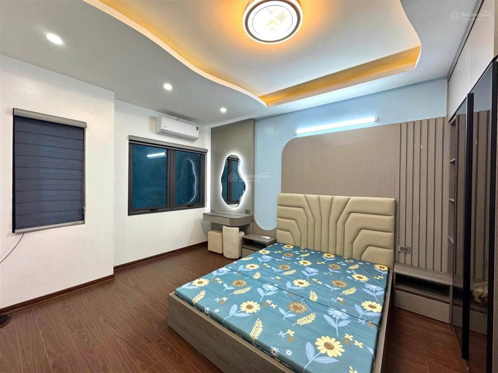 Lô góc 3 thoáng, ngõ thông vòng quanh, dt 28m2*4t, dân xây sổ vuông đẹp, 6,7 tỷ