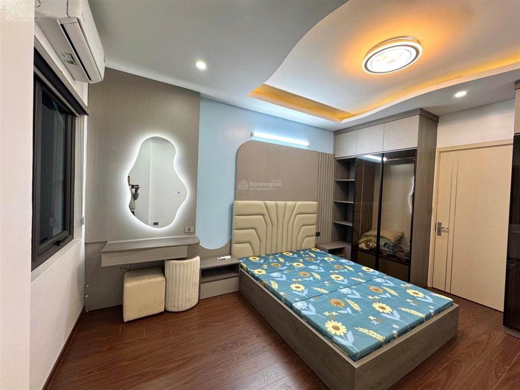 Lô góc 3 thoáng, ngõ thông vòng quanh, dt 28m2*4t, dân xây sổ vuông đẹp, 6,7 tỷ
