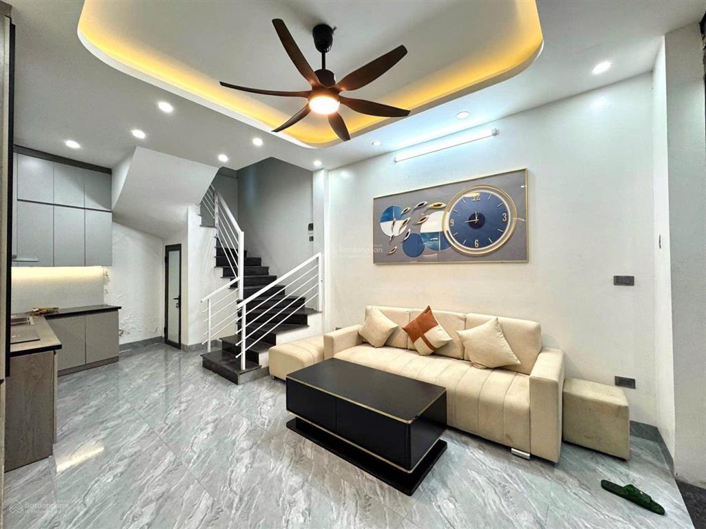 Lô góc 3 thoáng, ngõ thông vòng quanh, dt 28m2*4t, dân xây sổ vuông đẹp, 6,7 tỷ