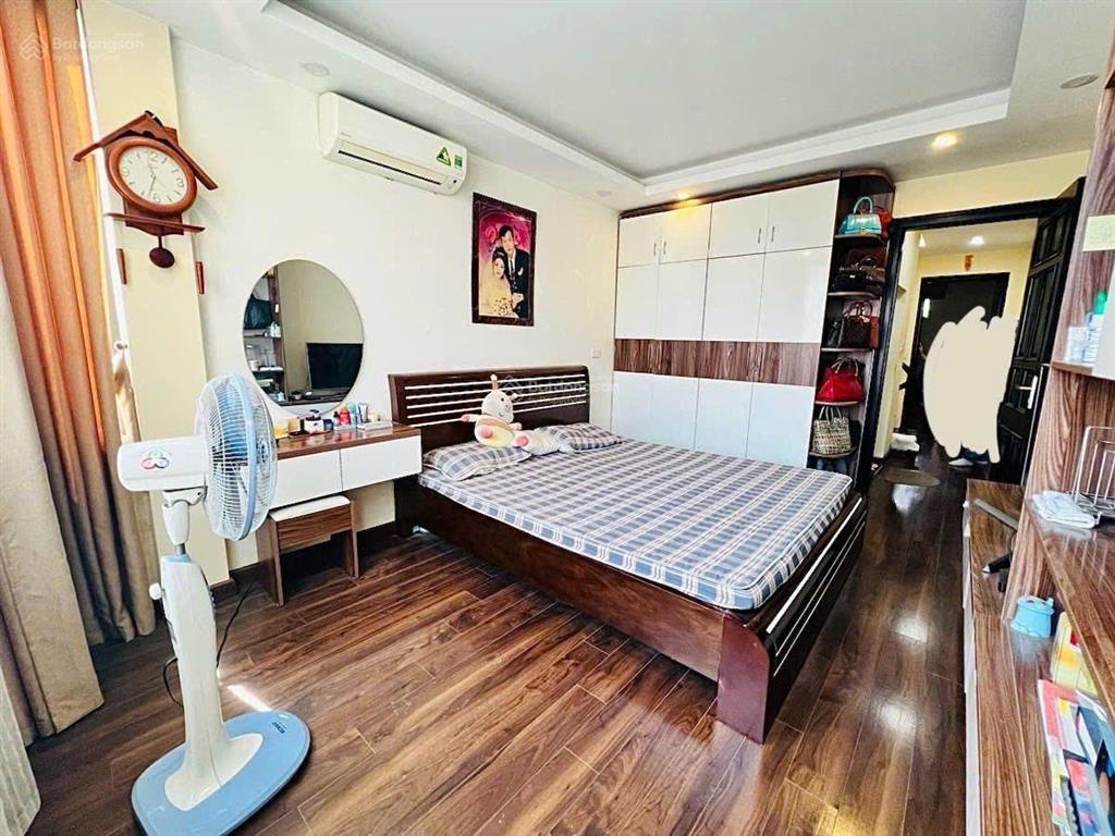 Ba gác đỗ cửa, thông tứ phía rất gần phố, dt 38m2*5t, mt 6,5m, chào 7,8 tỷ dân xây