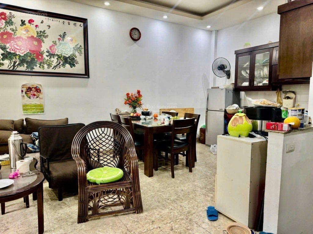 Ba gác đỗ cửa, thông tứ phía rất gần phố, dt 38m2*5t, mt 6,5m, chào 7,8 tỷ dân xây