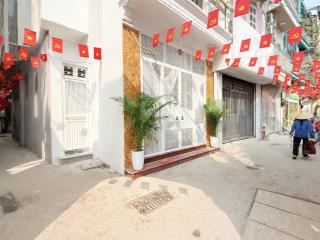 Lô góc 3 thoáng, trước nhà ba gác thông, sát ô tô, dt 43m2, mt 4,5m, chào 10,6 tỷ