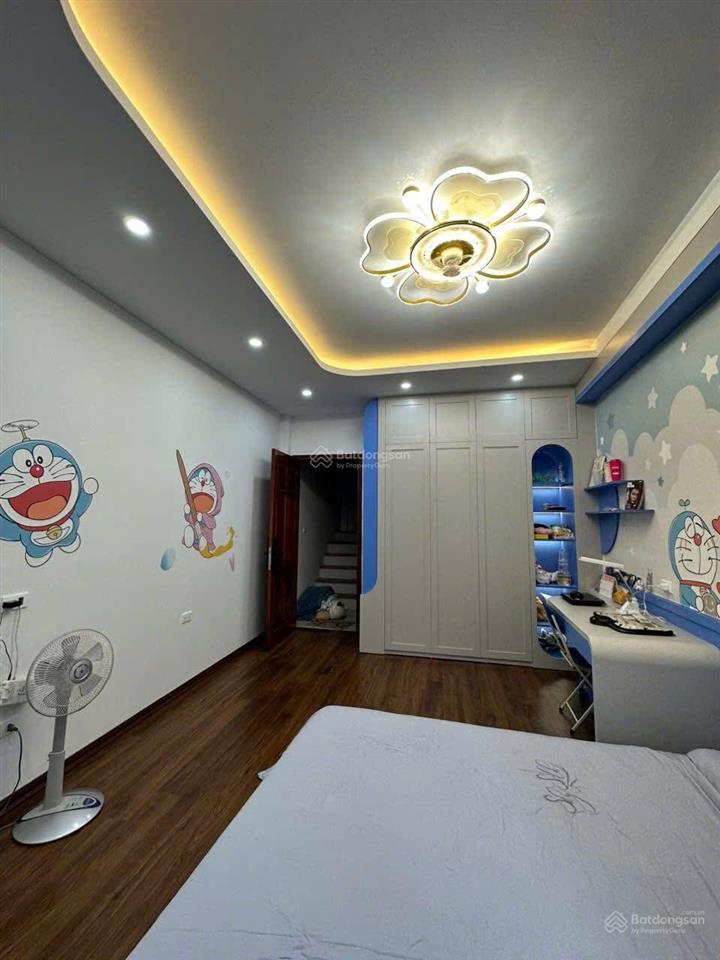 9,5 tỷ  ô tô đỗ ngày đêm, chỉ 30m ra măt phố, thông tứ phía, dt 35m2, thương lượng sâu