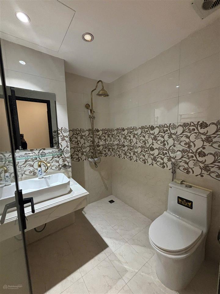 Lô góc ô tô dừng đỗ ngày đêm, ngõ thông tứ phía, dt 36m2*5t, mt 4,1m, chỉ 8,6 tỷ (ctl)
