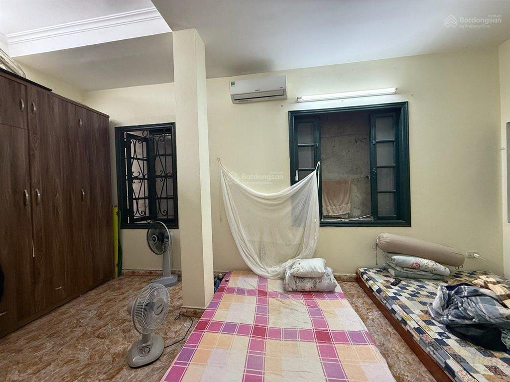 7,5 tỷ  mặt tiền 6m*5t, nhà mặt ngõ 3 gác cực nông, vài bước ra phố, sát hồ, dân dây sổ vuông