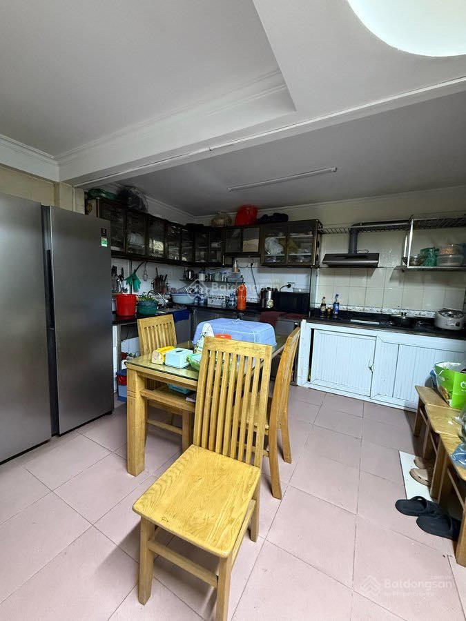 7,5 tỷ  mặt tiền 6m*5t, nhà mặt ngõ 3 gác cực nông, vài bước ra phố, sát hồ, dân dây sổ vuông