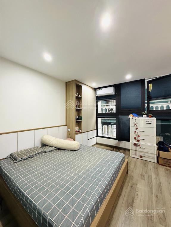 8,2 tỷ  lô góc ô tô đỗ cửa, 5t thang máy, dt 30m2, mt 4,5m, ngõ thông nhà đẹp lung linh