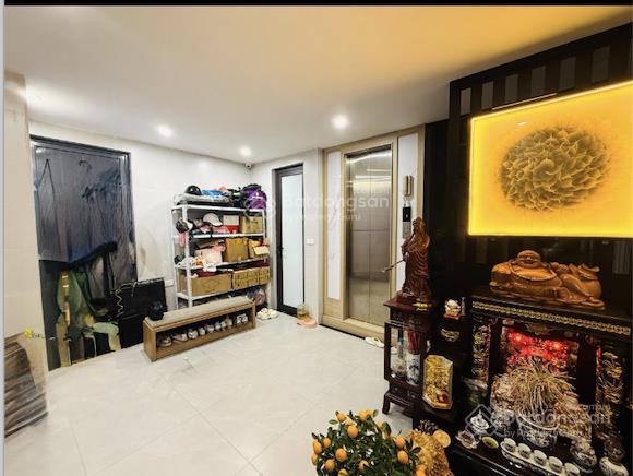 8,2 tỷ  lô góc ô tô đỗ cửa, 5t thang máy, dt 30m2, mt 4,5m, ngõ thông nhà đẹp lung linh