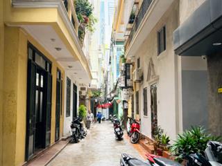 8,2 tỷ  lô góc ô tô đỗ cửa, 5t thang máy, dt 30m2, mt 4,5m, ngõ thông nhà đẹp lung linh
