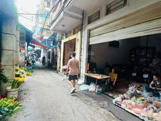 5,6 tỷ  1 nhà ra mặt phố, kd sầm uất, mặt tiền khủng 6,3m, ba gác phi thông vòng quanh