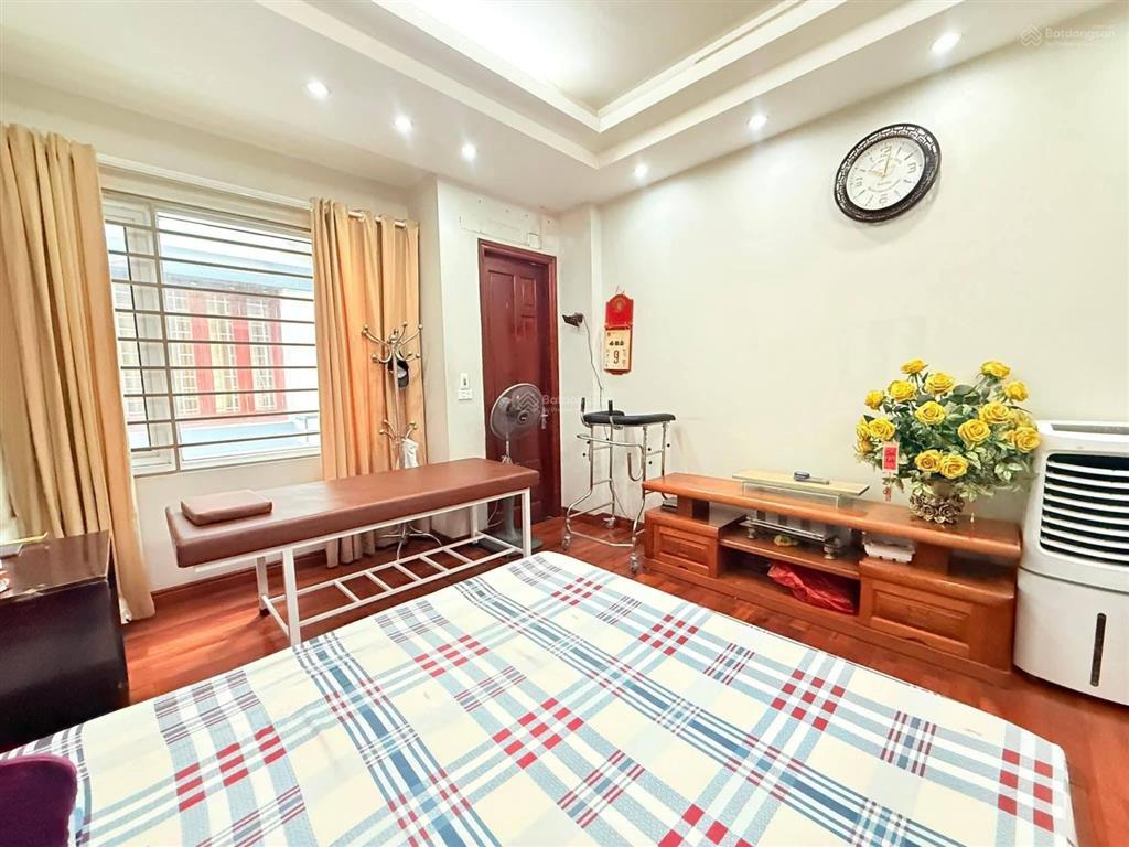 8,4 tỷ  dt 40m2*5t, mt 4,2m, ngõ thông vòng quanh, gần phố, dân xây sổ vuông cực đẹp