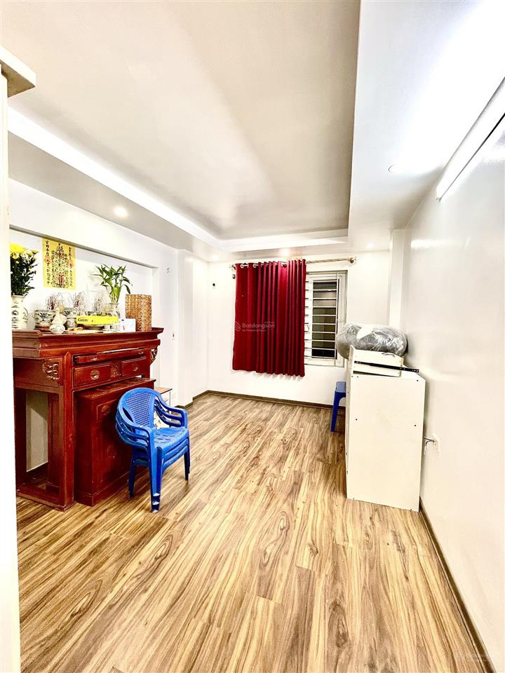 7,2 tỷ  dt 35m2*5t, mt 3,4m, ba gác phi vài bước ra ô tô, thông 4 phía, sổ vuông qh ổn định