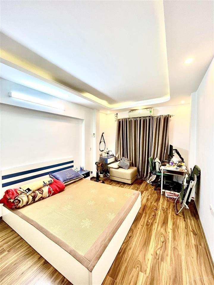 7,2 tỷ  dt 35m2*5t, mt 3,4m, ba gác phi vài bước ra ô tô, thông 4 phía, sổ vuông qh ổn định