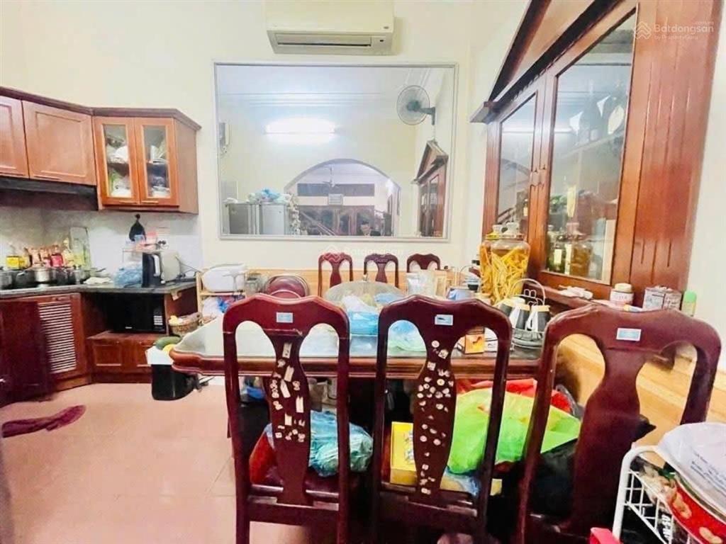9,7 tỷ  trước nhà 3m, dt 40m2, mt 6,6m, mặt ngõ kd thông 20m thẳng tắp ra mp, dân xây sổ vuông