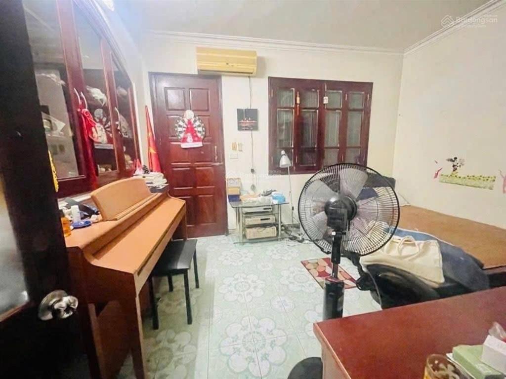 9,7 tỷ  trước nhà 3m, dt 40m2, mt 6,6m, mặt ngõ kd thông 20m thẳng tắp ra mp, dân xây sổ vuông