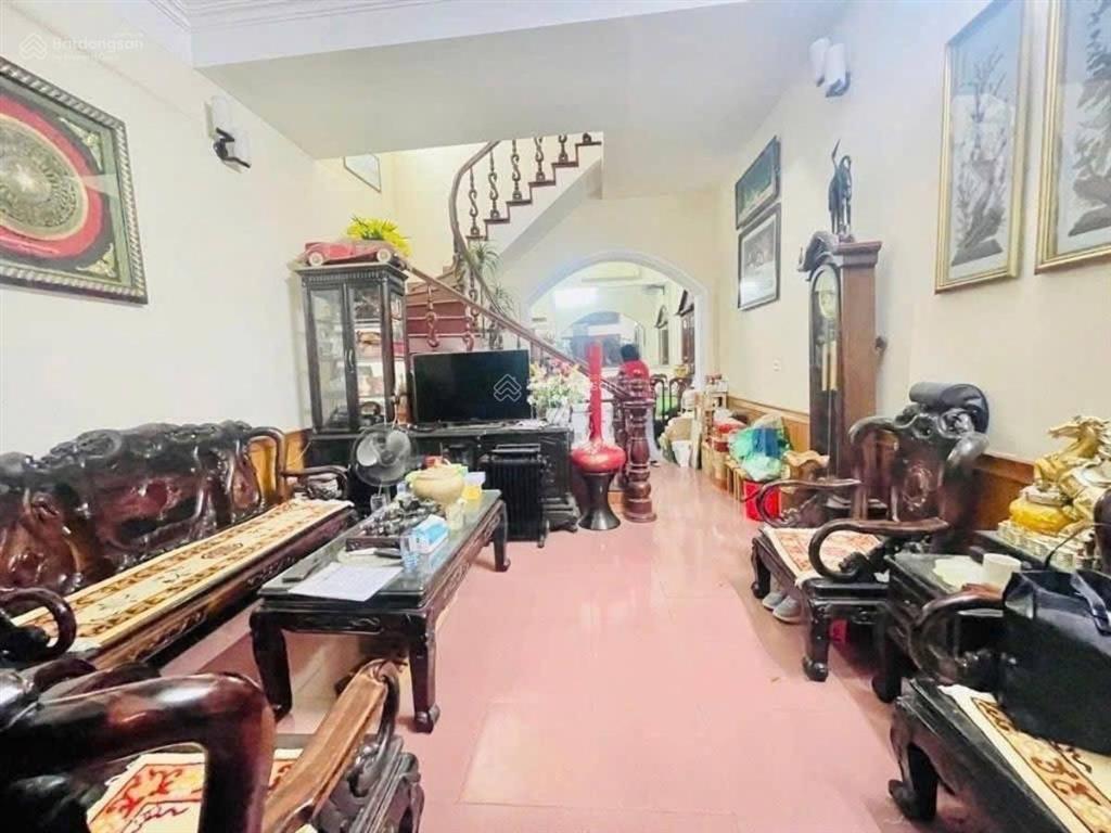 9,7 tỷ  trước nhà 3m, dt 40m2, mt 6,6m, mặt ngõ kd thông 20m thẳng tắp ra mp, dân xây sổ vuông