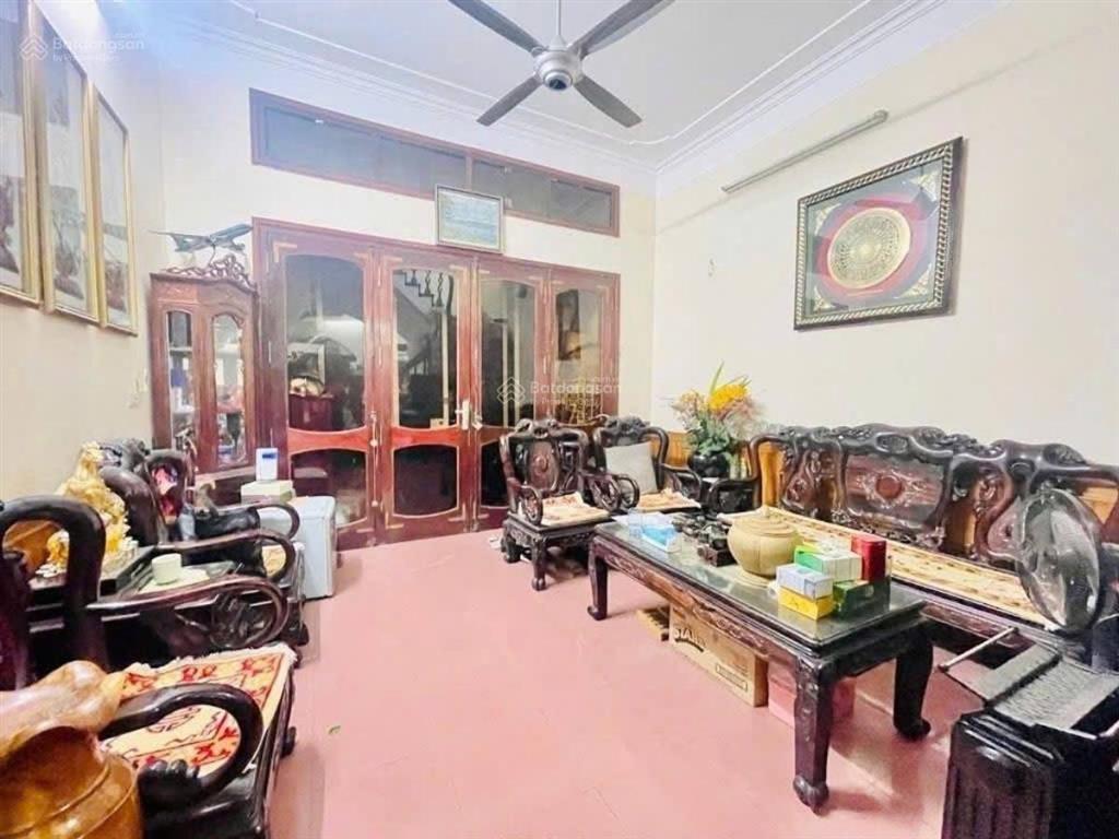 9,7 tỷ  trước nhà 3m, dt 40m2, mt 6,6m, mặt ngõ kd thông 20m thẳng tắp ra mp, dân xây sổ vuông