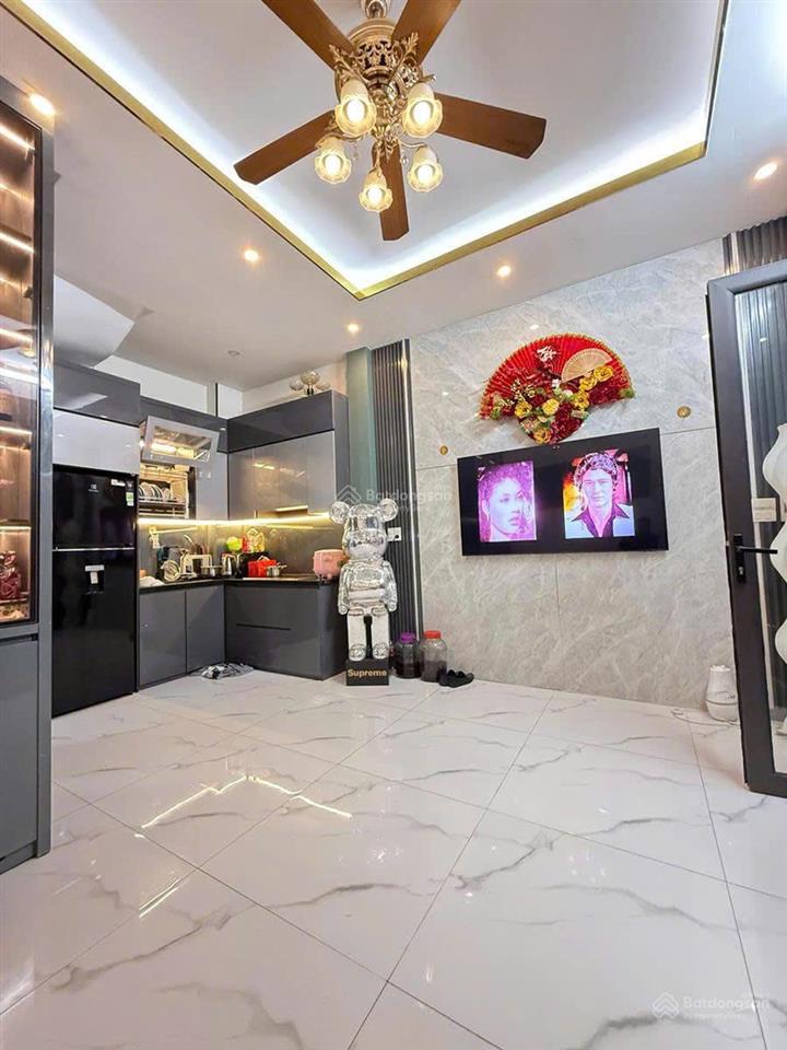 8,7 tỷ  dt 50m2, mt 4,6m, mặt ngõ thông, ba gác phi 30m ra mặt phố, 5t dân xây nở hậu