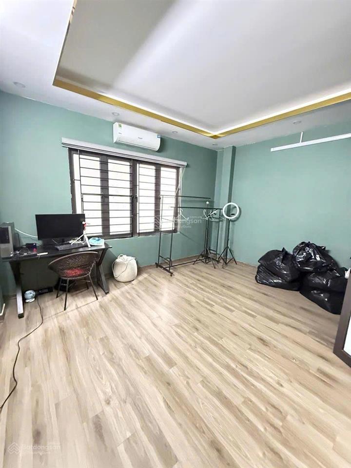 8,7 tỷ  dt 50m2, mt 4,6m, mặt ngõ thông, ba gác phi 30m ra mặt phố, 5t dân xây nở hậu