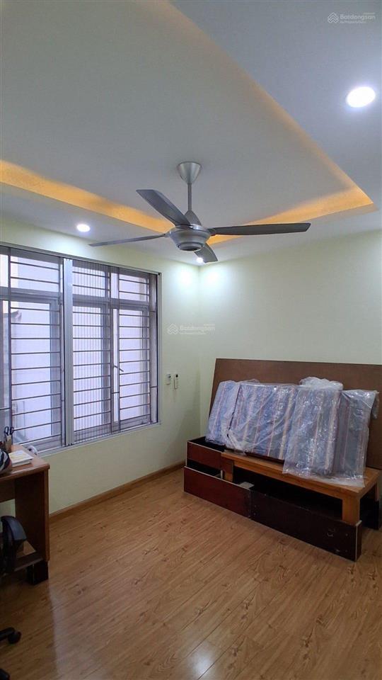 8,3 tỷ  dt 43m2, mt 5m, ba gác phi thông thẳng tắp ra ô tô gần, dân xây qh ổn định (ctl)