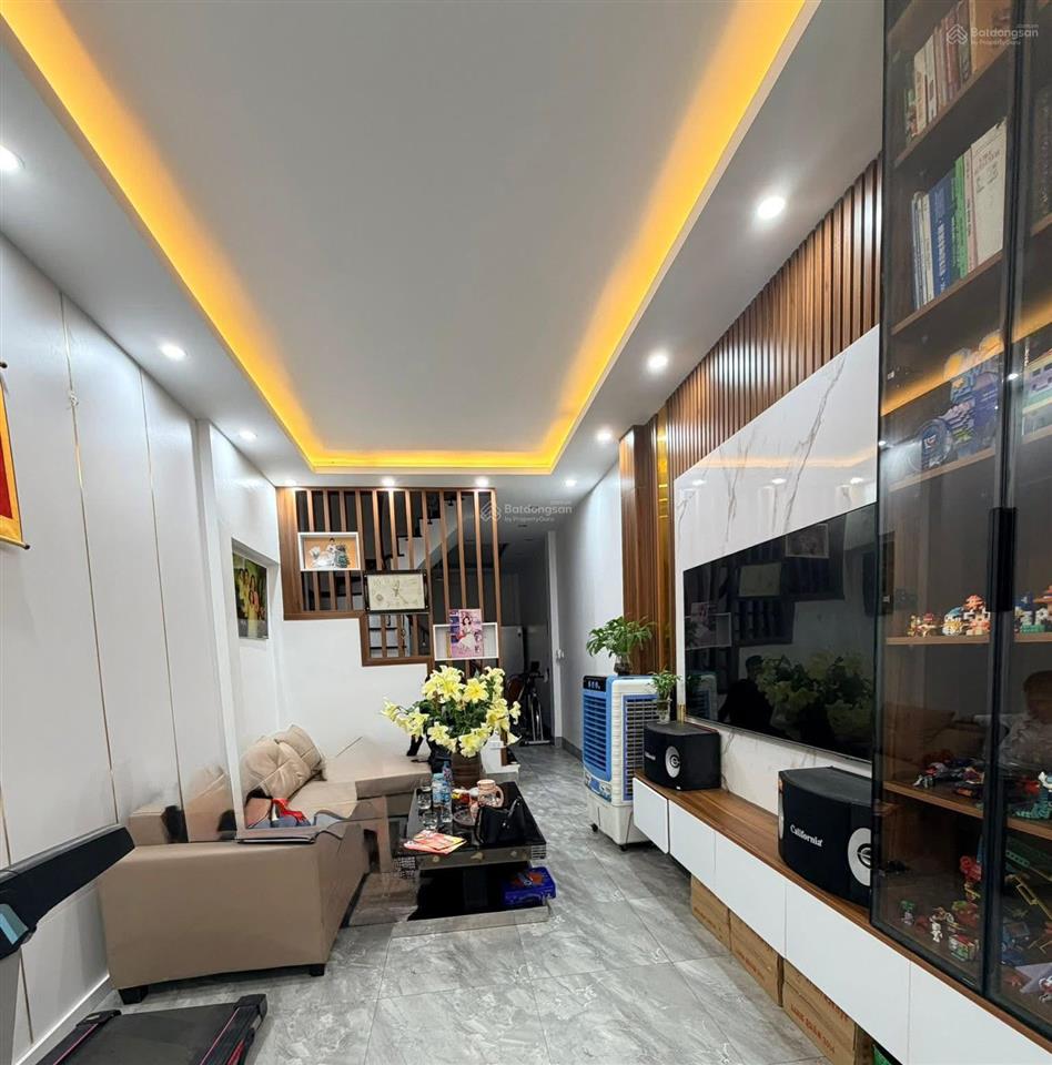 6,2 tỷ  dt 25m2, mt 4m, ngõ thông vòng quanh, chỉ 20m ra phố, dân xây qh ổn định