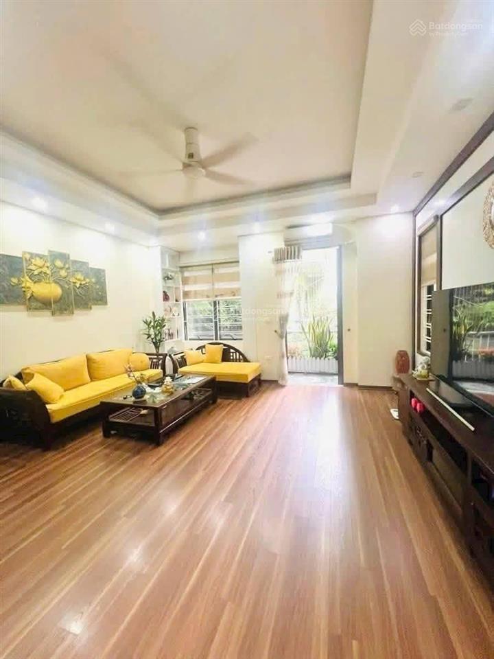 7,9 tỷ  lô góc ô tô thông vòng quanh, dt 32m2*5t, mt 3,8m, gần phố, nhà đẹp ban công xinh