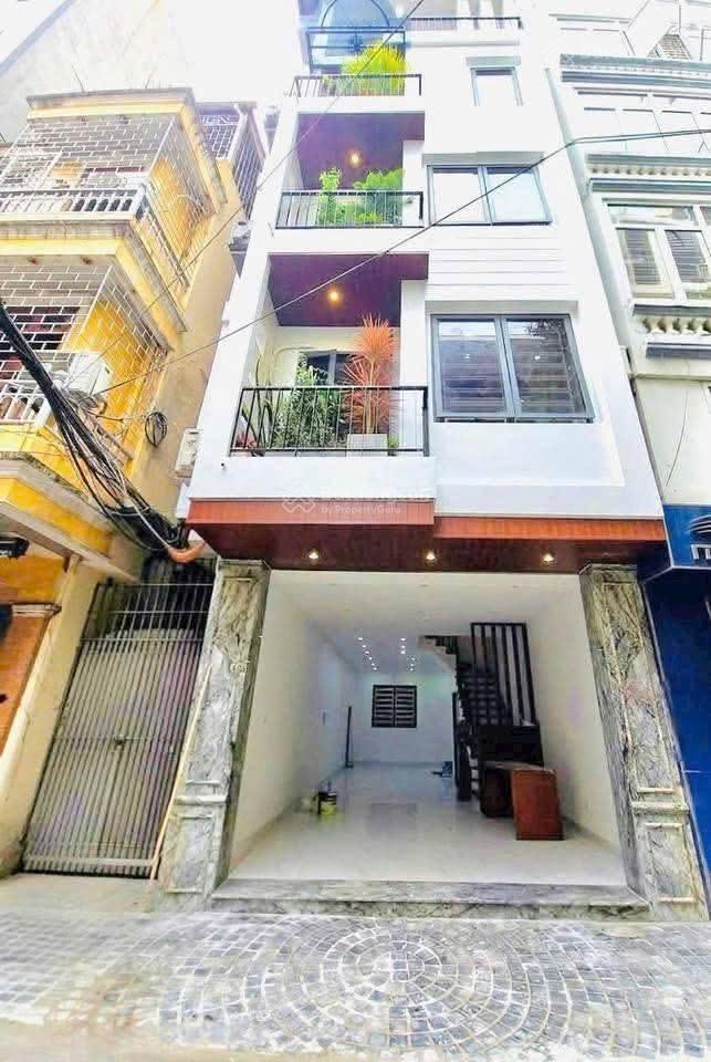 7,9 tỷ  lô góc ô tô thông vòng quanh, dt 32m2*5t, mt 3,8m, gần phố, nhà đẹp ban công xinh
