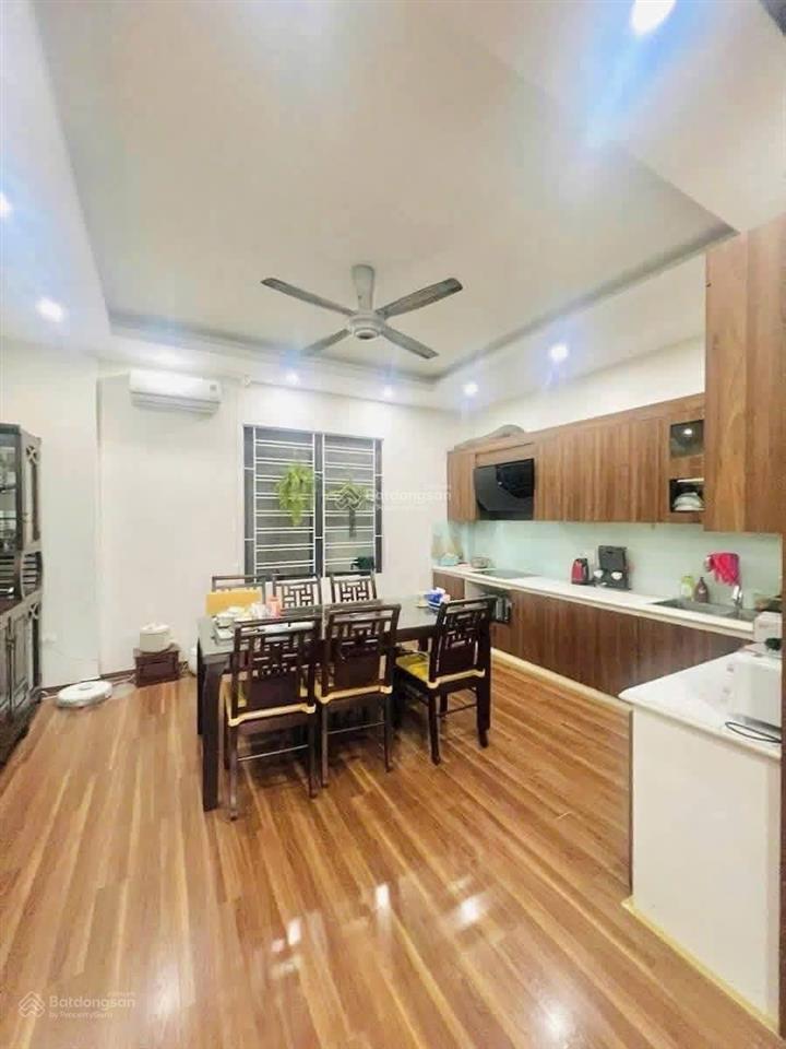 7,9 tỷ  lô góc ô tô thông vòng quanh, dt 32m2*5t, mt 3,8m, gần phố, nhà đẹp ban công xinh