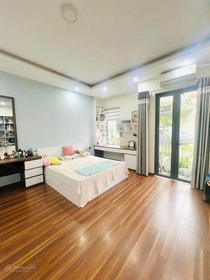 7,9 tỷ  lô góc ô tô thông vòng quanh, dt 32m2*5t, mt 3,8m, gần phố, nhà đẹp ban công xinh