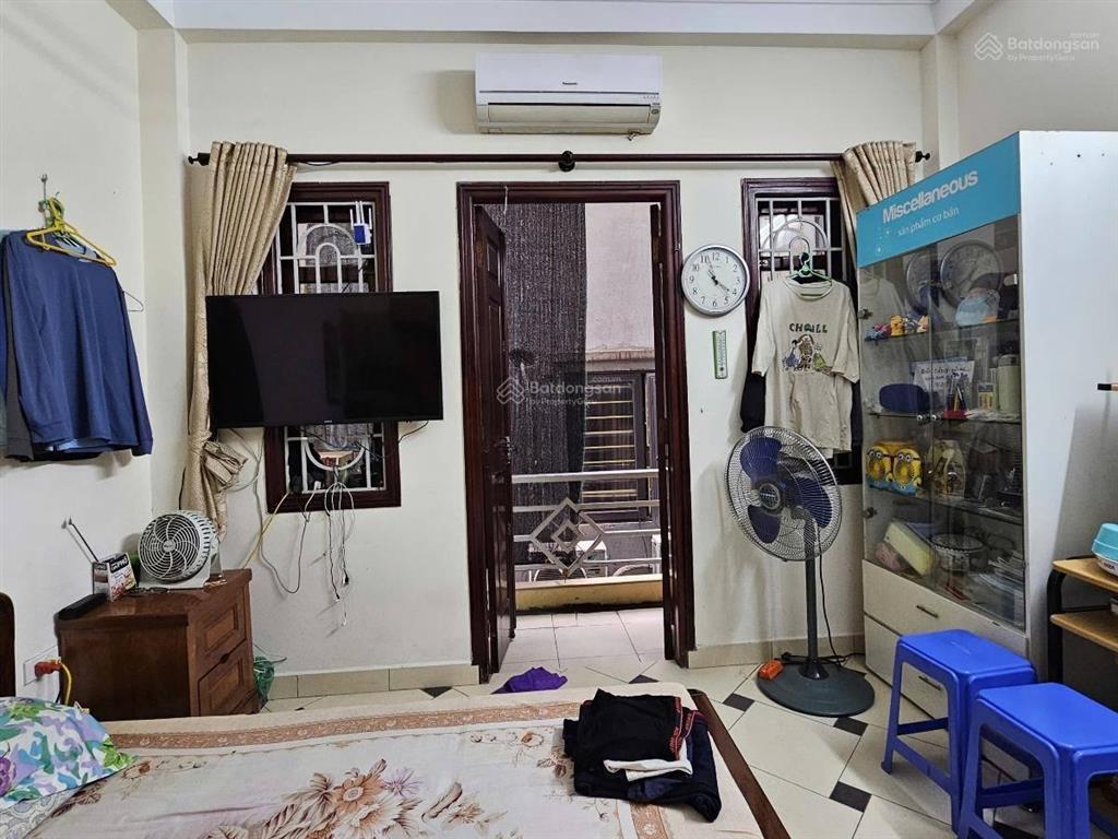 8,5 tỷ  ô tô đỗ cửa,dt 34m2*6t, mt 3,8m, 15m thẳng tắp ra mp, dân xây thông vòng quanh