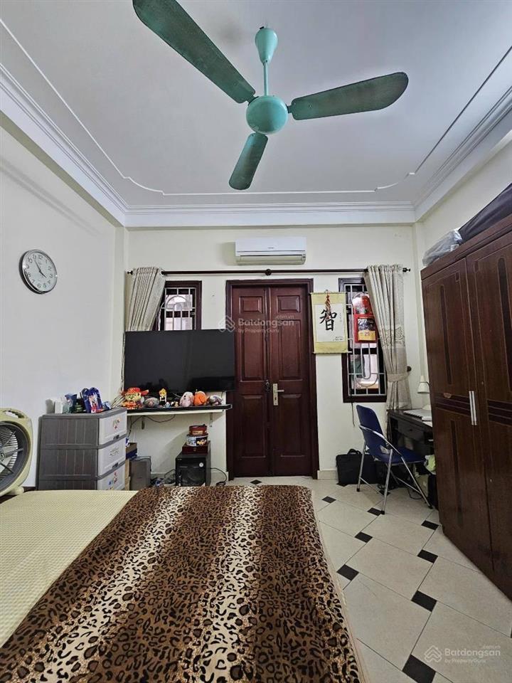8,5 tỷ  ô tô đỗ cửa,dt 34m2*6t, mt 3,8m, 15m thẳng tắp ra mp, dân xây thông vòng quanh