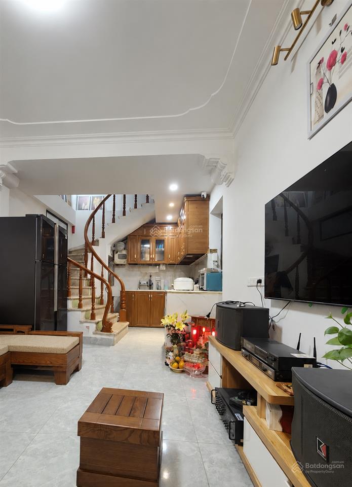 5 tỷ  lô góc 25m2*4t, mt 3,3m, ngõ thông gần phố, dân xây sổ vuông qh ổn định