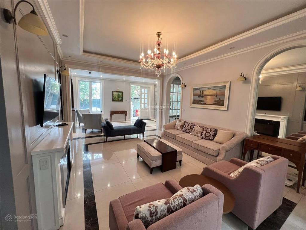 Biệt thự lô góc 3 mặt tiền vip kđt  dt 168m2*5t, mt 8,5m, vị trí đắc địa ở hết hợp vp, 72 tỷ