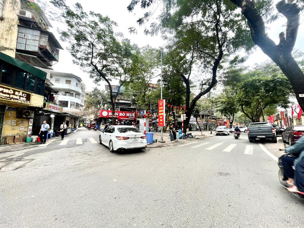 (hạ 4 tỷ) 23.3tỷ nghĩa tân, 3 ô tô tránh, vỉa hè 3m, kd sầm uất hơn mặt phố 56m2 x4t x mt 4m, gấp