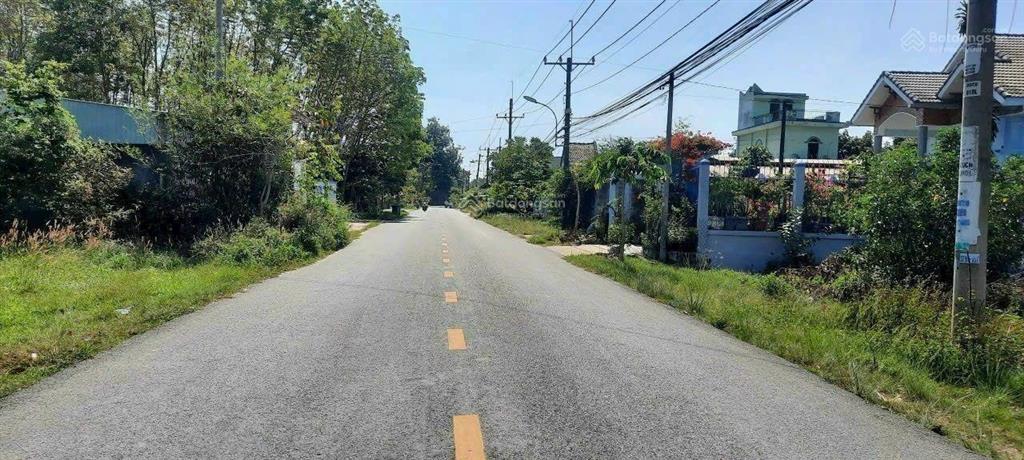 Mặt tiền đuòng xe công .chạy.bán kín 1km.đầy đủ tiện ít