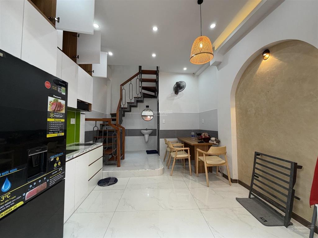 Bán nhà nguyễn tri phương q.10 3 tầng nở hậu full nt 4,75t tl