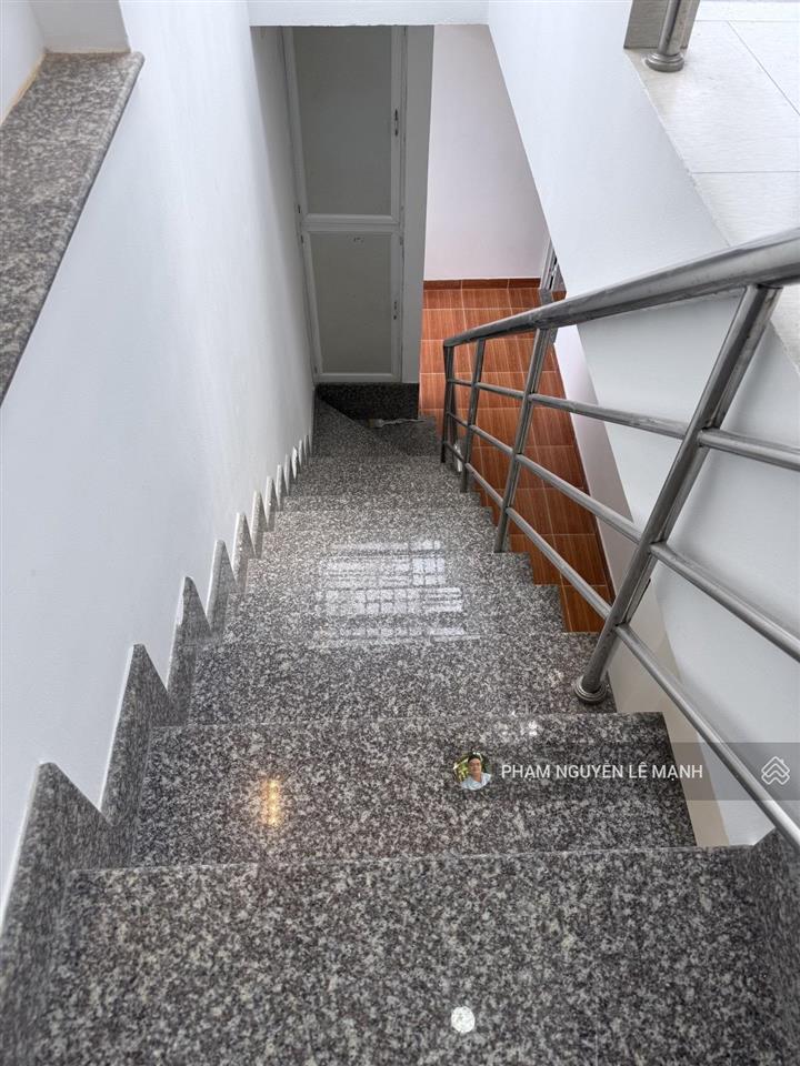 Bán nhà nguyễn trãi p.2 q.5 3 tầng sân thượng 35,8m2  5,5t tl