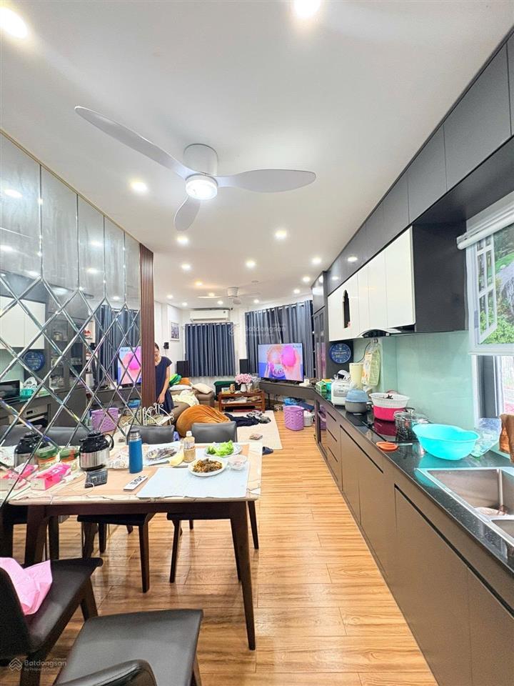 Bán nhà tứ hải p.6 tân bình lô góc mặt tiền kinh doanh 5 tầng 40m2