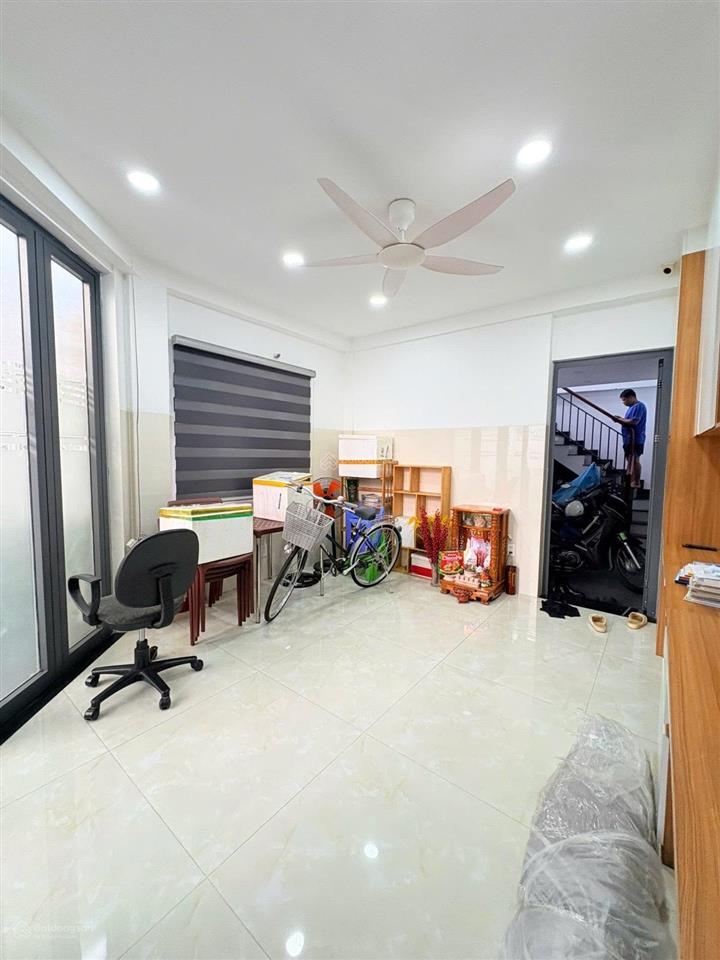 Bán nhà tứ hải p.6 tân bình lô góc mặt tiền kinh doanh 5 tầng 40m2