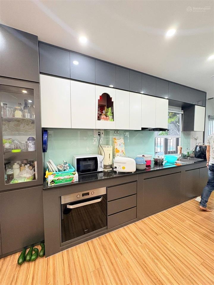 Bán nhà tứ hải p.6 tân bình lô góc mặt tiền kinh doanh 5 tầng 40m2